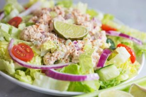 salad cá ngừ keto truyền thống